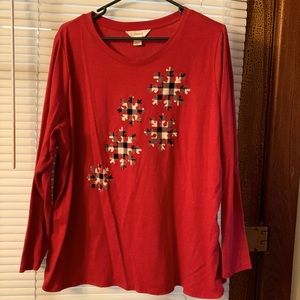 Excellent condition, soft red t-shirt with black checked snowflakes, 2X